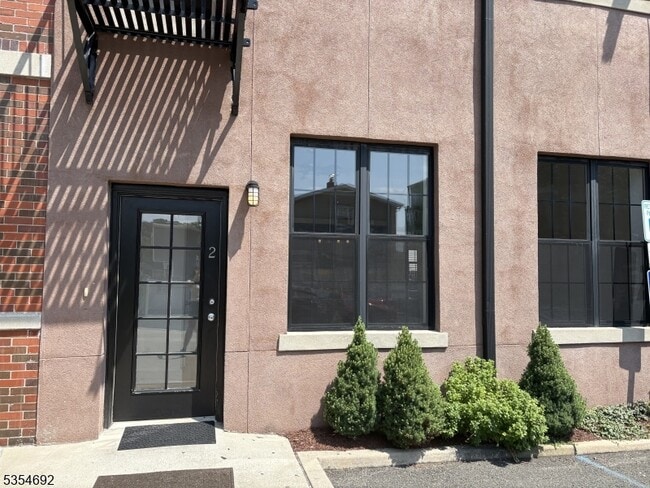 988 Johnson Pl in Union, NJ - Building Photo - Building Photo