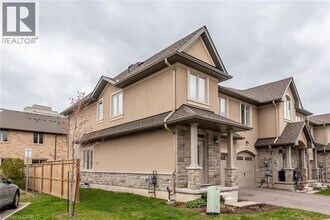 98 Shoreview Pl in Hamilton, ON - Building Photo - Building Photo