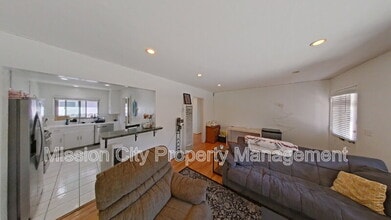 2131 Gillespie St in Santa Barbara, CA - Building Photo - Building Photo