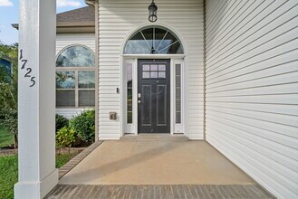 1725 Rains Rd in Clarksville, TN - Building Photo - Building Photo