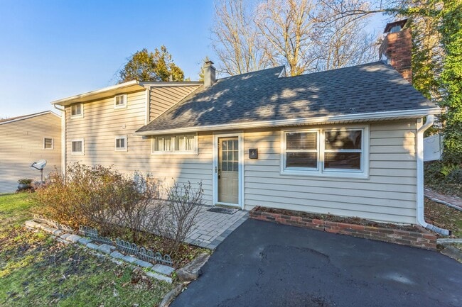 property at 5 Devonwood Rd