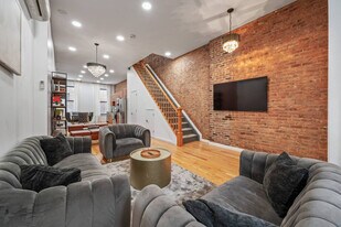 283 Pleasant Ave in New York, NY - Building Photo