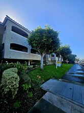 Yorktown Apartments in Huntington Beach, CA - Foto de edificio - Building Photo