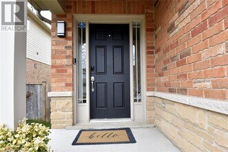 47 Plum Tree Ln in Grimsby, ON - Building Photo - Building Photo