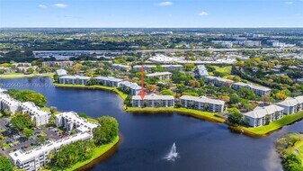 1524 Whitehall Dr in Davie, FL - Building Photo