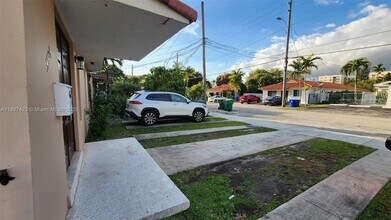 3506 SW 23rd Terrace in Miami, FL - Building Photo - Building Photo