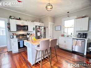 16 Malbert Rd, Unit 1 in Boston, MA - Building Photo - Building Photo