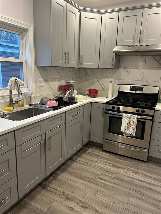 73 Marshall St, Unit 2 in Somerville, MA - Building Photo