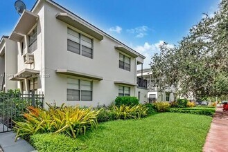 966 Biarritz Dr in Miami Beach, FL - Building Photo - Building Photo