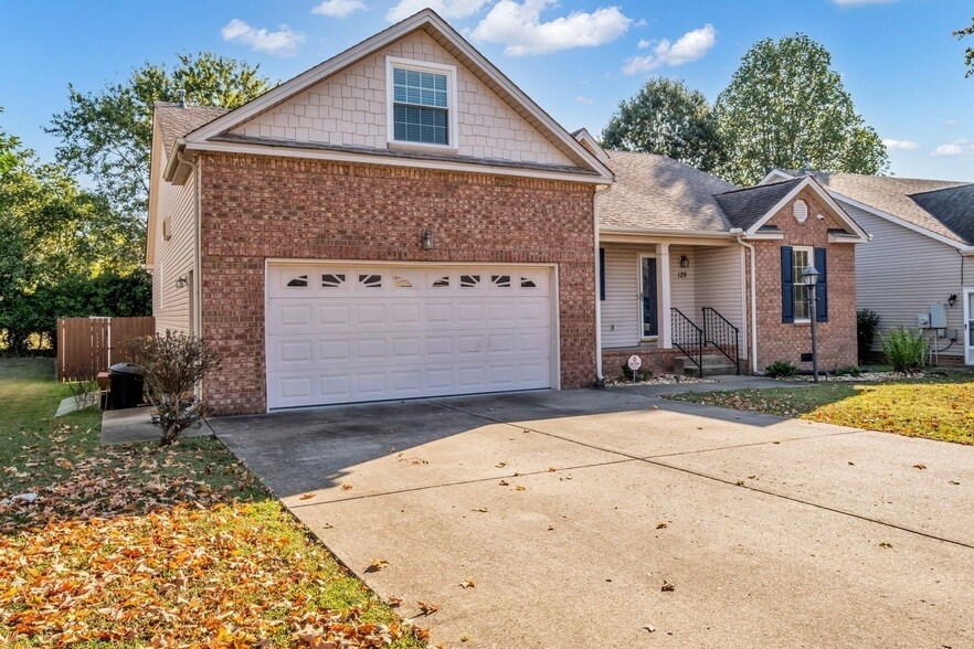 129 Vintage Cir in Hendersonville, TN - Building Photo