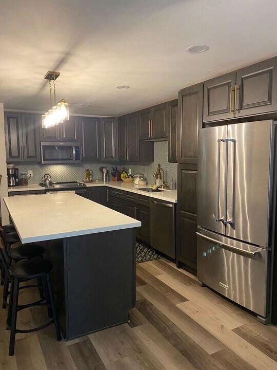 3253 SE Goldmaur Ct, Unit A in Port Orchard, WA - Foto de edificio