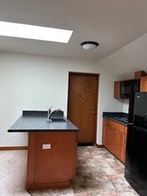 6142 Lynwood Center Rd NE, Unit Apartment on Bainbridge in Bainbridge Island, WA - Building Photo - Building Photo