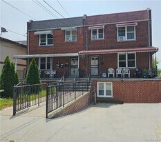 1022 E 211th St, Unit 2 in Bronx, NY - Building Photo