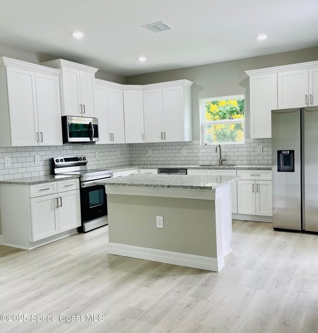 774 Dresden St NW in Palm Bay, FL - Building Photo - Building Photo