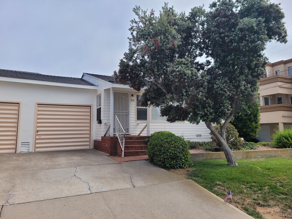1731 La Playa Ave in San Diego, CA - Foto de edificio