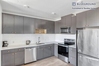 2401 S Jackson St in Seattle, WA - Building Photo - Building Photo