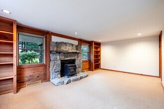 1 Long Wall Rd in Redding, CT - Building Photo - Building Photo
