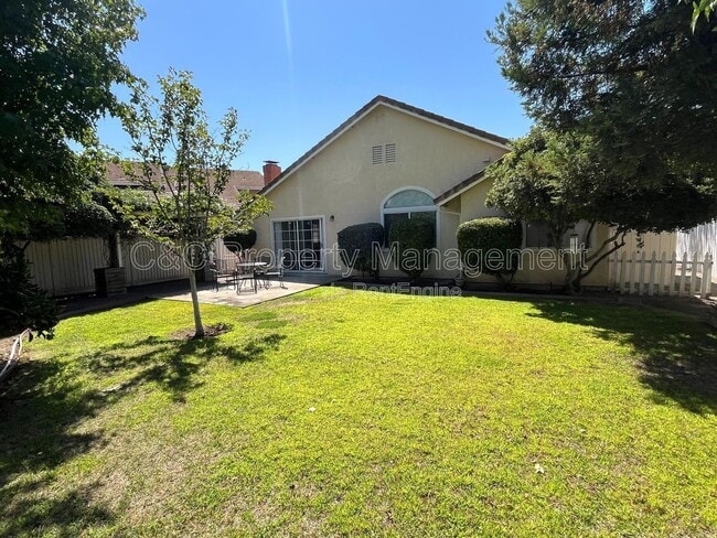 1050 Colonial Ct in Tracy, CA - Building Photo - Building Photo