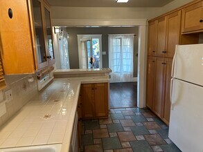 325 E Colorado Blvd in Monrovia, CA - Building Photo - Building Photo