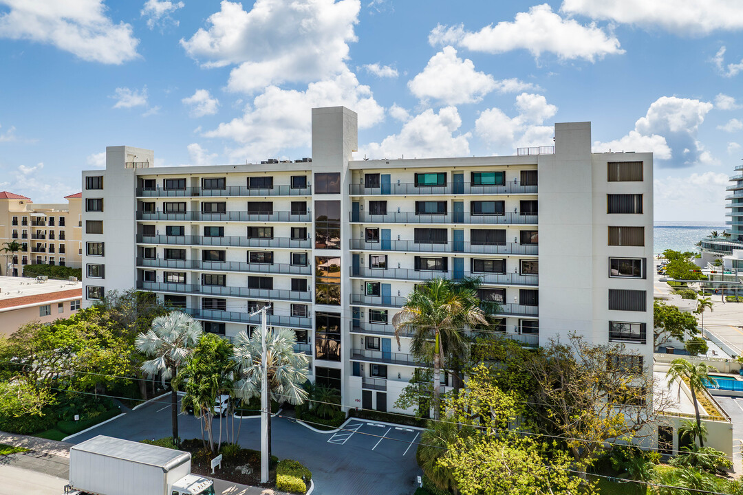 The Everglades Club in Fort Lauderdale, FL - Foto de edificio