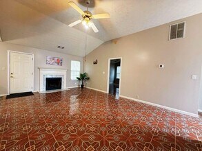 5410 Twin Lakes Dr in College Park, GA - Building Photo - Building Photo