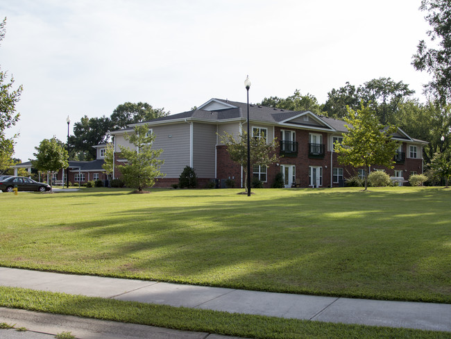 Dogwood Manor in Fayetteville, NC - Foto de edificio - Building Photo