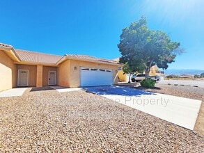 530 Bourbon St in Pahrump, NV - Building Photo - Building Photo