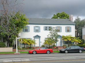 9749 Olympic Blvd in Beverly Hills, CA - Building Photo - Building Photo