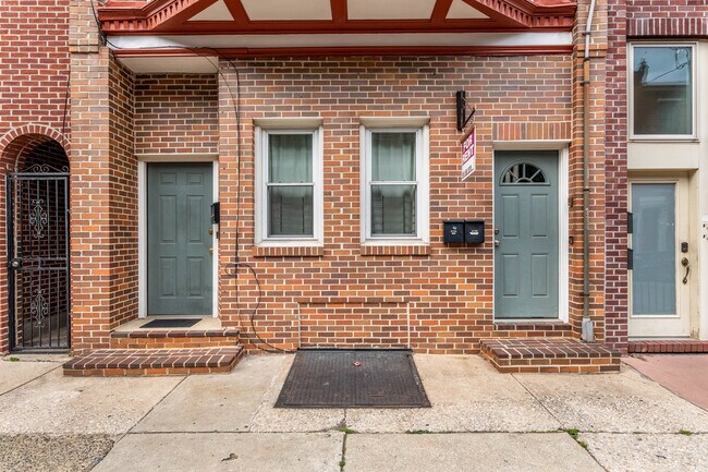 415 Fairmount Ave, Unit 415 Fairmount Ave. Front in Philadelphia, PA - Building Photo - Building Photo