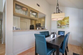 1302 Danbury Square in Austin, TX - Building Photo - Building Photo