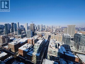 180 Front St E in Toronto, ON - Building Photo