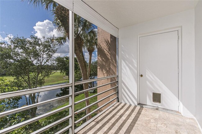 9431 Live Oak Pl, Unit 109 in Davie, FL - Building Photo - Building Photo