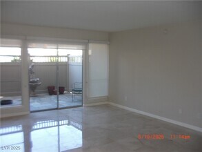 2852 Loveland Dr in Las Vegas, NV - Building Photo - Building Photo