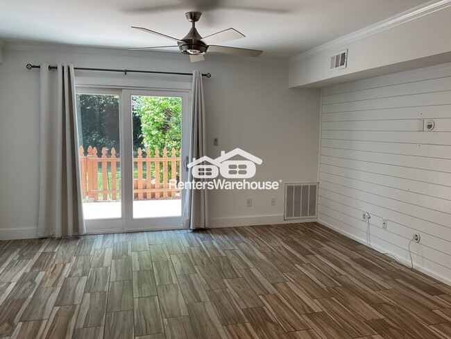 property at 951 Hollywood St