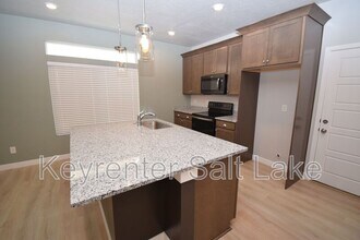 214 Allegheny Pl in Saratoga Springs, UT - Building Photo - Building Photo