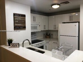 185 SE 14th St in Miami, FL - Building Photo - Building Photo