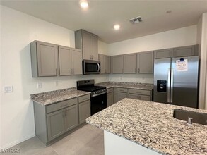 4492 Merlot Hls Ave in Las Vegas, NV - Building Photo - Building Photo