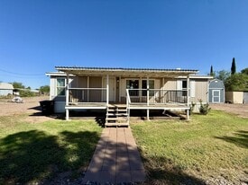 7316 W Safford Bryce Rd in Pima, AZ - Building Photo