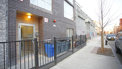 92 Scholes St in Brooklyn, NY - Building Photo - Building Photo