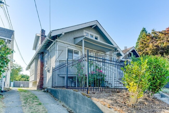 4321 5th Ave NE in Seattle, WA - Building Photo - Building Photo