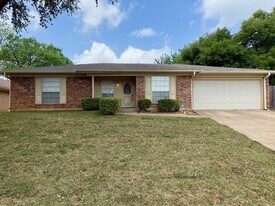 3812 Wrentham Dr in Arlington, TX - Building Photo