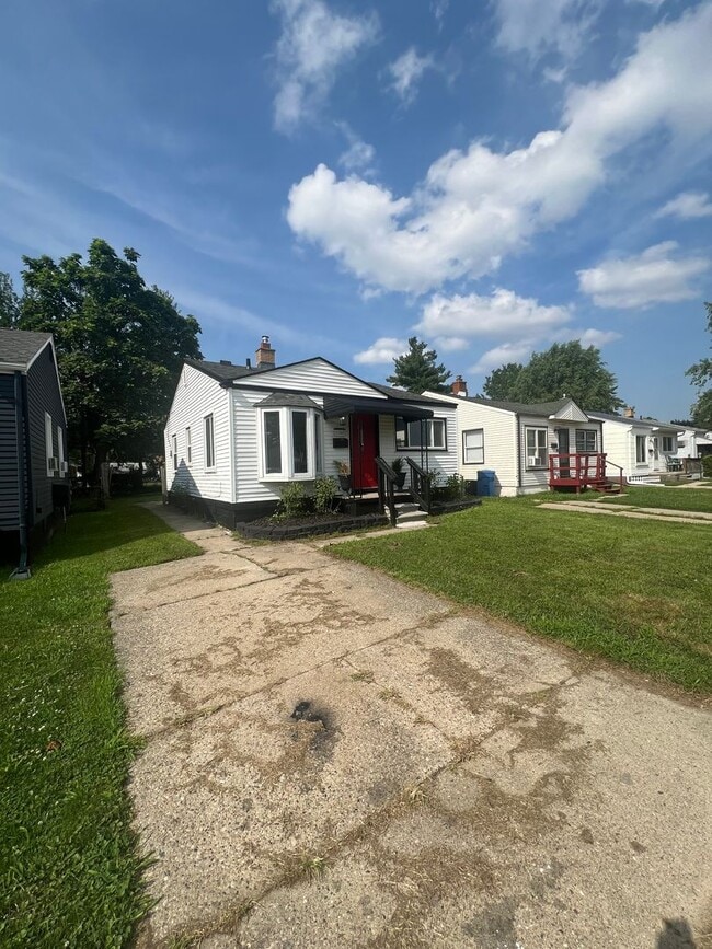 11067 Paige Ave in Warren, MI - Building Photo - Building Photo