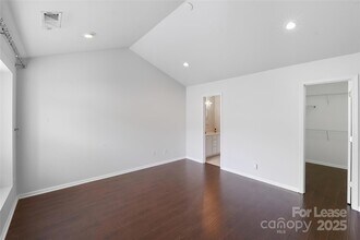 11212 Blake Port Ct, Unit 103 in Charlotte, NC - Foto de edificio - Building Photo