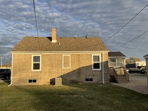 6306 N 2nd St in Loves Park, IL - Foto de edificio - Building Photo