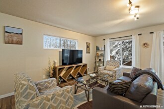 9115 Washburn St in Anchorage, AK - Building Photo - Building Photo