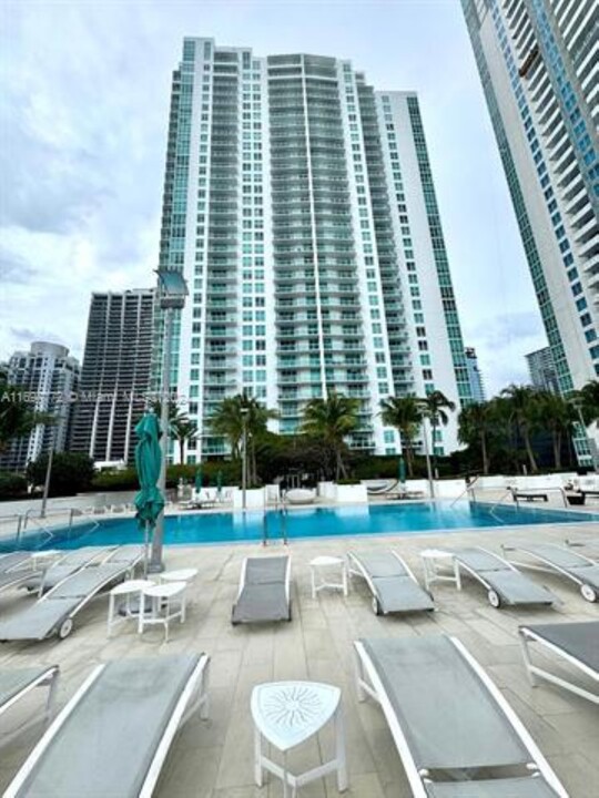 951 Brickell Ave, Unit 1405 in Miami, FL - Building Photo