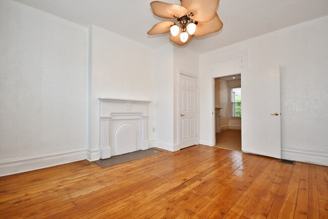 121 S 16th St, Unit 2 in Pittsburgh, PA - Building Photo - Building Photo