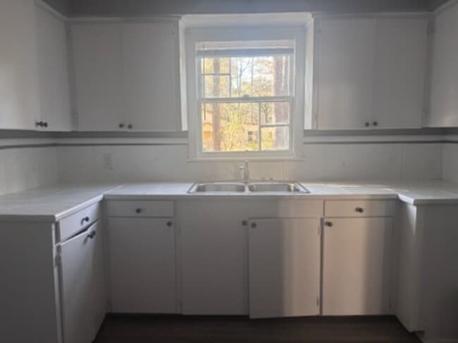 2121 Oakhurst Dr in Jackson, MS - Building Photo - Building Photo