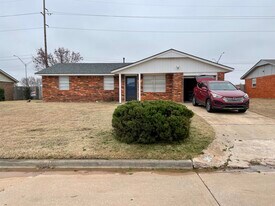 6122 SW Summit Ave in Lawton, OK - Building Photo
