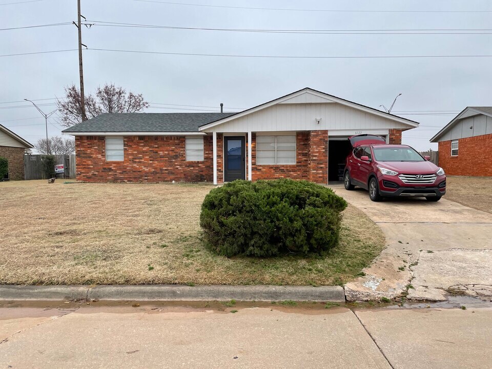 6122 SW Summit Ave in Lawton, OK - Building Photo